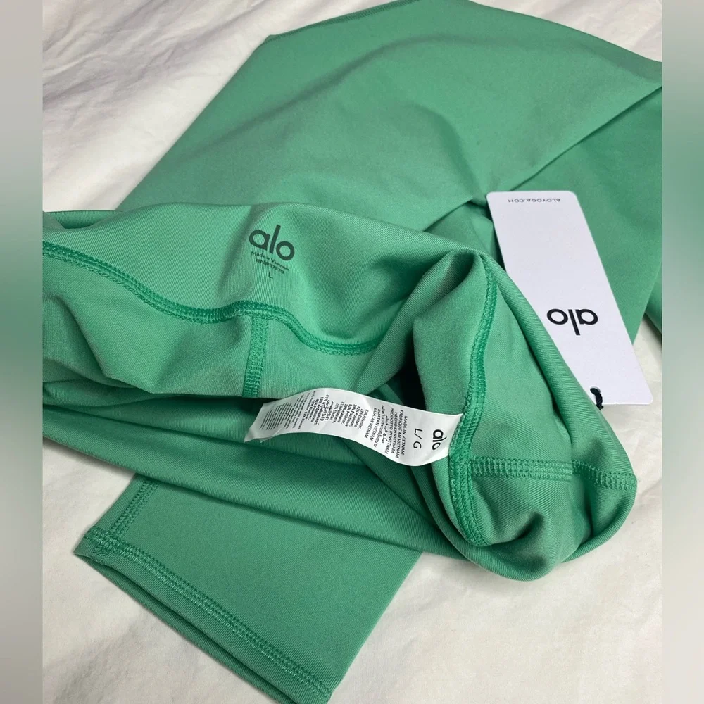 ALO Yoga Two-Piece Active Set in Mint Green Sz L - Picture 4 of 13